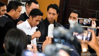 Eliezer membacakan pernyataannya di secarik kertas usai didakwa melakukan pembunuhan berencana terhadap Brigadir J di PN Jakarta Selatan, Jalan Ampera Raya, Jakarta, Selasa (18/10/2022).