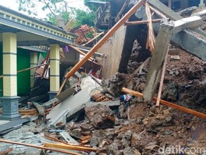 Cuaca Ekstrem, Longsor Terjadi 16 Titik Tersebar di 8 Kecamatan Trenggalek