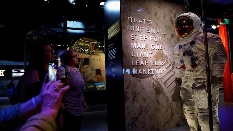 Patrons visit the Smithsonian's National Air and Space Museum for the public reopening of the museum’s west end galleries on the National Mall in Washington, U.S. October 14, 2022. The museum, which before closing for renovations trailed only the Louvre in Paris as the world’s most visited museums, is scheduled to fully reopen when the east end is completed in 2025. REUTERS/Jonathan Ernst