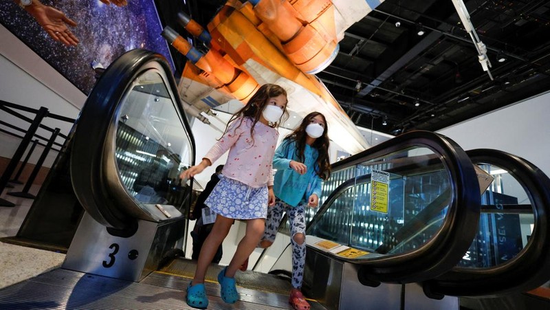 Patrons visit the Smithsonian's National Air and Space Museum for the public reopening of the museum’s west end galleries on the National Mall in Washington, U.S. October 14, 2022. The museum, which before closing for renovations trailed only the Louvre in Paris as the world’s most visited museums, is scheduled to fully reopen when the east end is completed in 2025. REUTERS/Jonathan Ernst