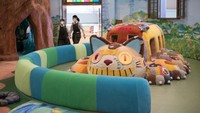 Tampilan Cat Bus dari film My Neighbor Totoro, yang memiliki hak cipta dari Studio Ghibli. Di Studio Ghibli Theme Park pengunjung akan melihat tempat-tempat ikonik dari film-film Studio Ghibli seakan dihidupkan di berbagai area.