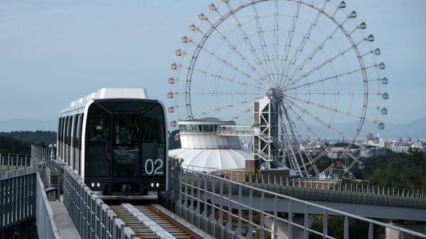 Kereta levitasi magnetik mendekati stasiun terdekat ke Taman Ghibli. (Getty Images/Tomohiro Ohsumi)