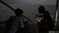 Selain Ancol, terdapat pantai lain di kawasan Jakarta Utara yakni Pantai Marunda. Sebenarnya Pantai Marunda masih berada dalam satu garis pantai dengan Pantai Ancol. Hanya saja kondisinya sangat berbeda. Pantai ini lokasinya tak jauh dari Rumah Si Pitung dan Masjid Al Alam Marunda.