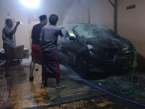 Mobil Ketua LSM di Probolinggo Dibakar Orang Tak Dikenal