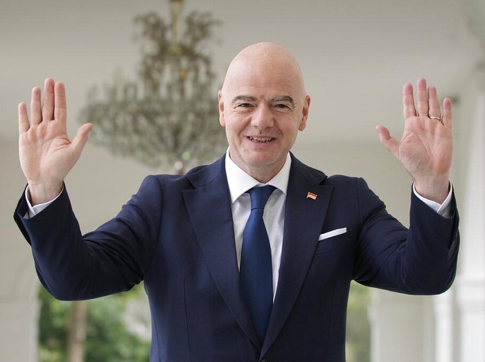 FIFA President Gianni Infantino waves at the media upon arrival for a meeting with Indonesian President Joko Widodo at Merdeka Palace in Jakarta, Indonesia, Tuesday, Oct. 18, 2022. (AP Photo/Achmad Ibrahim)