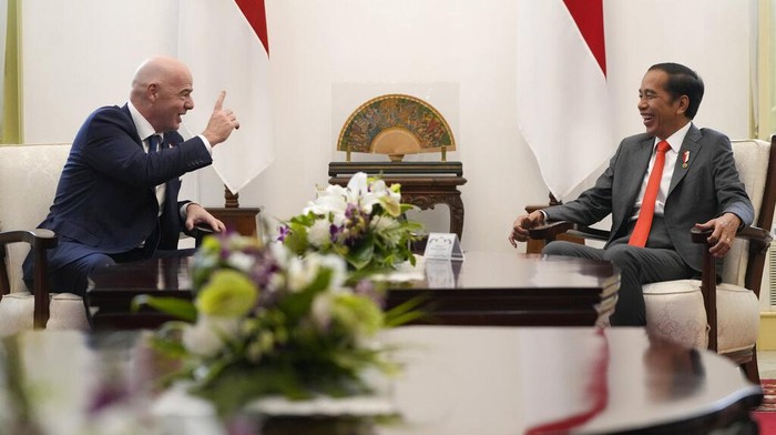 Indonesian President Joko Widodo, right, talks with FIFA President Gianni Infantino during their meeting at Merdeka Palace in Jakarta, Indonesia, Tuesday, Oct. 18, 2022. (AP Photo/Achmad Ibrahim)