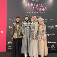 Melihat penampilan Nabila Syakieb tak sedikit netizen yang memujinya cantik. Penampilannya itu juga terlihat berbeda sampai berhasil membuat netizen pangling. “MasyaAllah cantik bgt k nabila pangling,” komentar salah seorang netizen. Foto: Instagram