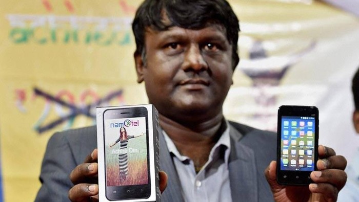 Smartphone asal India Namotel Achhe Din diklaim sebagai HP pintar termurah di dunia dengan harga kisaran Rp 18 ribuan.