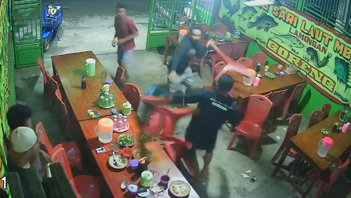 Pemilik warung di Sidrap, Sulsel, diserang 2 OTK.