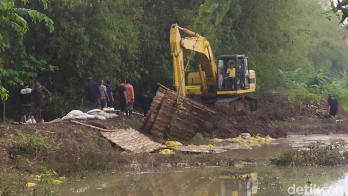 Pengerukan Kali Lamong Gresik