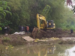 Gresik Waspada Banjir, Pemkab Fokus Pengerukan Kali Lamong