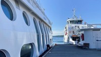 Kapal feri terlihat berlabuh dan mengisi baterainya di pelabuhan di Oslo, Norwegia. Langkah Oslo datang di tengah desakan global oleh kota-kota besar di seluruh dunia untuk mencoba mengurangi polusi udara mereka, dan ketika pemerintah dan aktivis menyelesaikan persiapan untuk KTT iklim PBB COP27 bulan depan di Mesir.