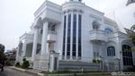 Penampakan Rumah Mewah Apin BK yang Disita Polda Sumut