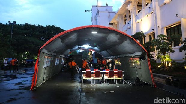 posko bantuan banjir pemkot surabaya