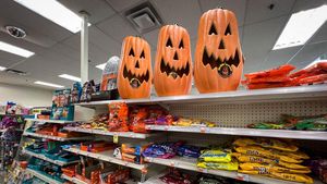 Potret Halloween Tahun Ini Tambah Seram, Ada Hantu Inflasi!