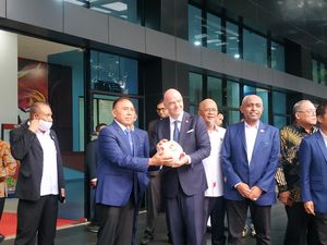 Tanda Tanya Kelanjutan Kick-off Liga 1 usai Presiden FIFA Bertemu PSSI