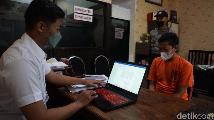 pria sebar video mesum kekasihnya