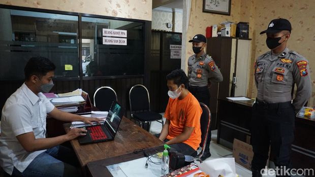 pria sebar video mesum kekasihnya