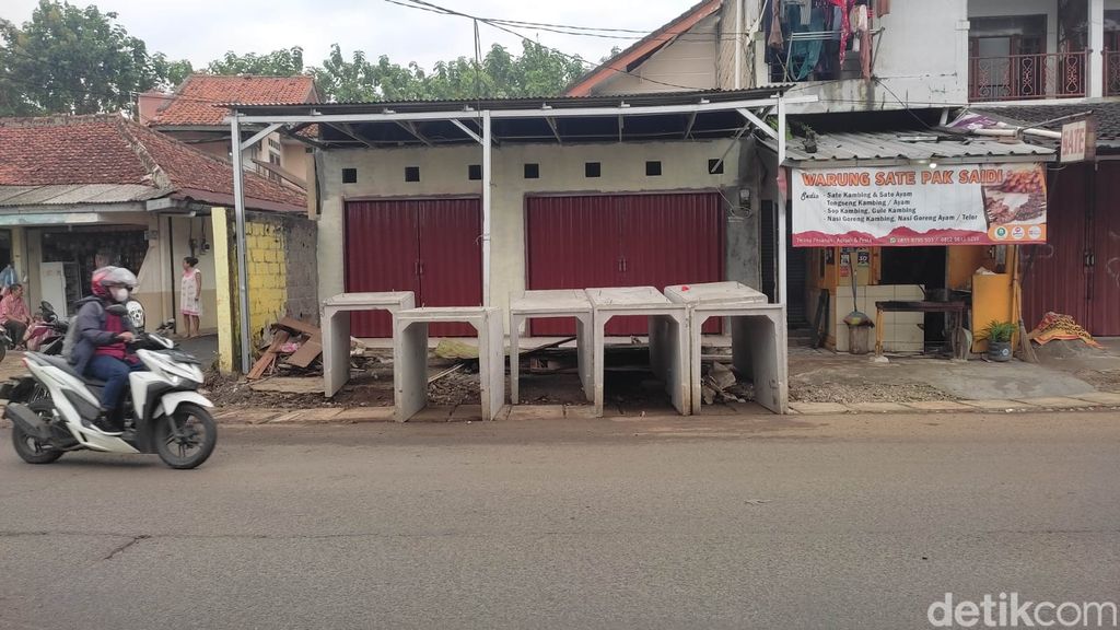 Proyek galian drainase di Jl Setiabudi, Pamulang, Tangerang Selatan, 18 Oktober 2022. (Andhika Prasetya/detikcom)