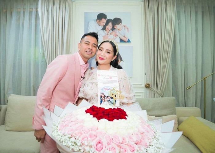 Raffi Ahmad dan Nagita Slavina rayakan ultah ke-8 tahun pernikahan.