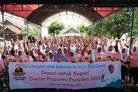 Gelombang Solidaritas di Depan DPRD Ponorogo: Ratusan Warga Doakan Bupati Nonaktif Sugiri Sancoko di Tengah Jerat Kasus Korupsi KPK. Gelombang Solidaritas di Depan DPRD Ponorogo: Ratusan Warga Doakan Bupati Nonaktif Sugiri Sancoko di Tengah Jerat Kasus Korupsi KPK.