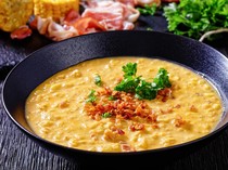 Resep Sup Jagung Manis dan Daging Asap yang Creamy untuk Makan Malam