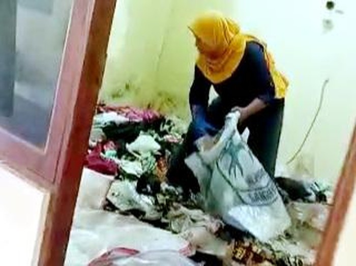 Sampah di kamar kos Karawang