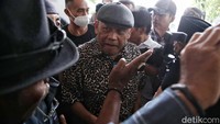 Diketahui sebelumnya, gugatan yang dilayangkan Bambang itu terkait dengan tudingan ijazah palsu yang digunakan saat mendaftarkan pemilihan presiden pada periode 2019-2024. Gugatan itu didaftarkan pada Senin (3/10).