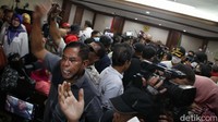 Dilansir SIPP PN Jakarta Pusat, Senin (3/10) gugatan itu dilayangkan oleh Bambang Tri Mulyono. Gugatan tersebut didaftarkan dengan klasifikasi perkara adalah perbuatan melawan hukum. Gugatan teregister dengan nomor perkara 592/Pdt.G/2022/PN Jkt.Pst.