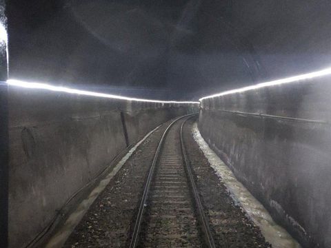 Suasana di dalam terowongan Karangkates