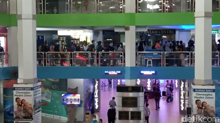 Suasana di pelabuhan Internasional Batam Center.