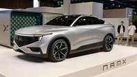 Mobil SUV hidrogen ini tampil cukup mencolok dengan grille segilima super besar di bagian depan.  