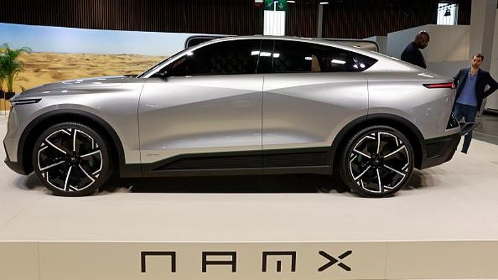Tampang NamX SUV Bertenaga Hidrogen, Tangki Bahan Bakar Bisa Dilepas Mobil hidrogen NamX HUV ditampilkan di stan NamX selama Paris Motor Show 2022, di Parc des Expositions Porte de Versailles, Paris, Prancis, Senin (17/10/2022).