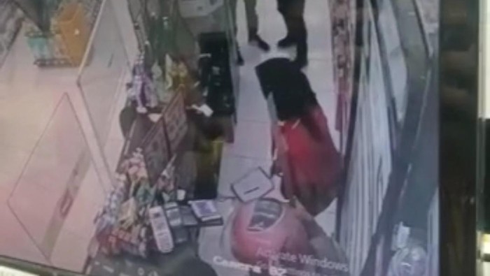 Tangkapan layar viral pencurian di minimarket Bogor (dok. Istimewa)