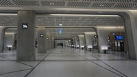 Untuk menuju ke sini, traveler harus turun 2 lantai menggunakan eskalator di gedung terminal penumpang. Terminal ini bisa bisa menampung 3 kapal pesiar sekaligus dengan total 15.000 penumpang dalam sehari. (Wahyu Setyo/detikTravel)