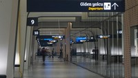 Sebelum masuk kapal pesiar, traveler harus menjalani pemeriksaan keamanan dan paspor di sini. Bagi mereka yang bukan penumpang kapal pesiar dilarang masuk ke sini. (Wahyu Setyo/detikTravel)