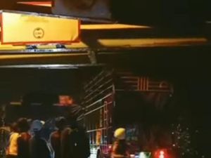 Lagi, Truk Tersangkut di Portal Pipa Gas Krukut Depok