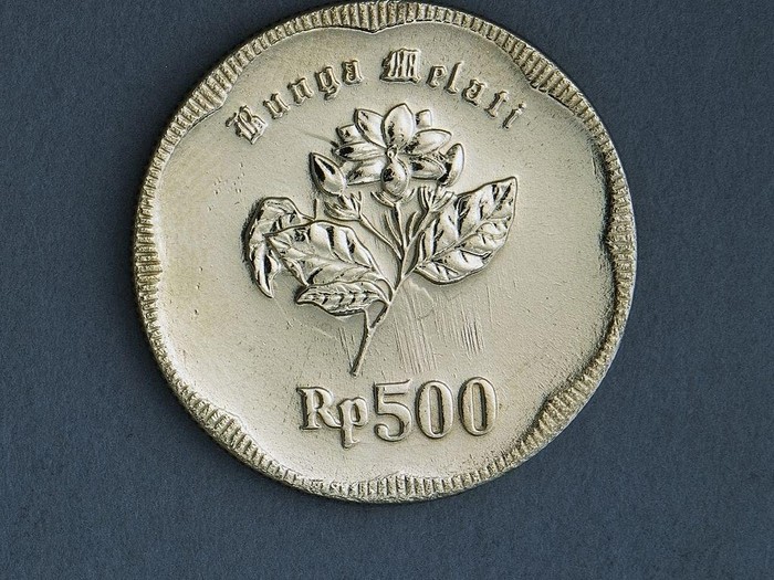 Uang logam kuno Rp 500 tahun emisi 1992.