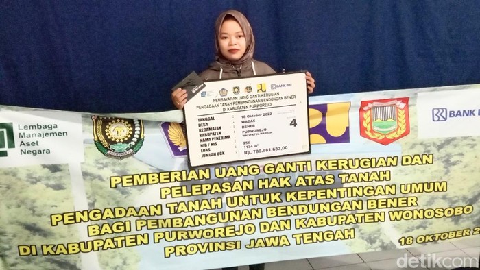 Proses pembayaran UGR warga terdampak pembangunan Bendungan Bener, Selasa (18/10/2022)