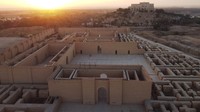 Babil di Irak menjadi salah satu kota pertama Mesopotamia dan dibangun oleh peradaban yang sangat maju dengan bahasa, agama, serta sistem hukum yang kompleks. Setelah Babilonia mengalami banyak pendudukan asing, kota ini akhirnya ditinggalkan dan dibiarkan jatuh ke dalam kehancuran. (Karar Essa/Getty Images)  