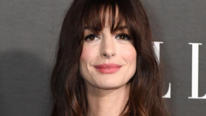 US actress Anne Hathaway attends the 29th Annual ELLE Women In Hollywood Celebration at The Getty Center in Los Angeles, California, on October 17, 2022. (Photo by VALERIE MACON / AFP) (Photo by VALERIE MACON/AFP via Getty Images)