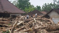 Banjir bandang akibat meluapnya Sungai Biluk Poh tersebut melanda empat kecamatan di Kabupaten Jembrana.