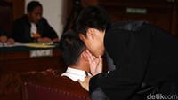 Jaksa mengatakan tindakan Irfan mengambil dan mengganti DVR itu tidak seizin RT setempat. Menurut jaksa, perbuatan Irfan itu melawan hukum.