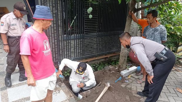 asap keluar dari tanah di sidoarjo