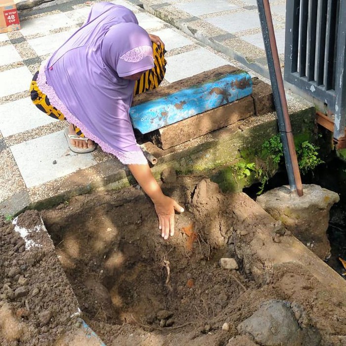 asap keluar dari tanah di sidoarjo