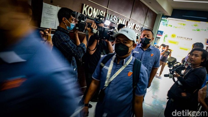 Komnas HAM mengagendakan pemanggilan sejumlah pejabat soal tragedi Kanjuruhan. Pihak PT LIB dan Polri menghadiri undangan Komnas HAM.