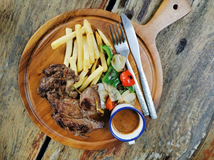 Beefsteak kaki lima di Jakarta Selatan