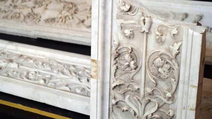 Marmer yang dicuri sebanyak empat buah.