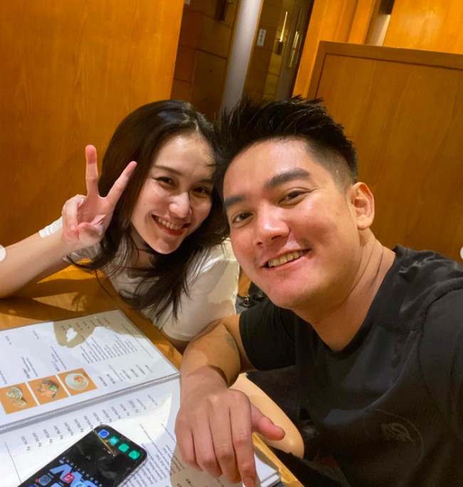 Baean diajak jalan seharian tom & jerry,” tulis Ayu Ting Ting yang berpose akrab dengan Boy William. Foto: dok. Instagram, Youtube