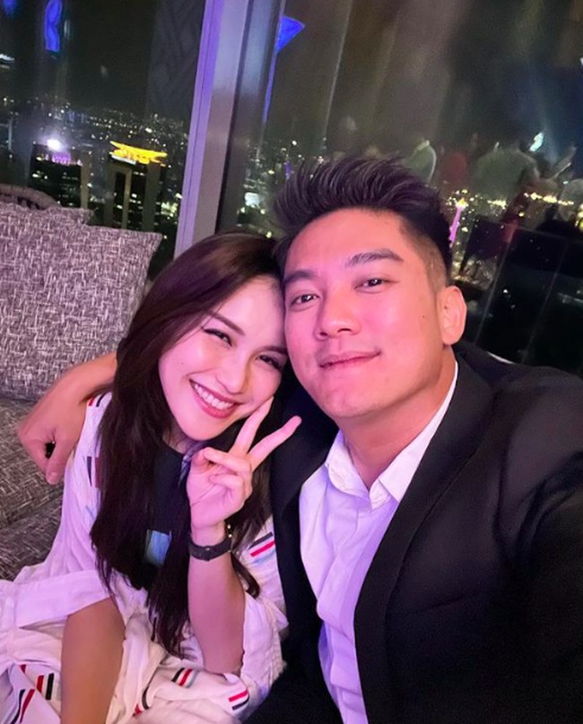 Namun setelah empat tahun tidak bertegur sapa, akhirnya Boy secara gentle meminta maaf ke Ayu Ting Ting. Inilah momen keduanya bertemu kembali. Bestie. mulai dari nol bersama, berantem mulu di tengah jalan, tapi apapun itu, ur still my bestie from zero,” tulis Boy di foto Instagramnya pada 20 September.Foto: dok. Instagram, Youtube